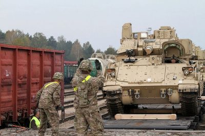 США отправляют в Европу большое количество военной техники и новейшее оборудование