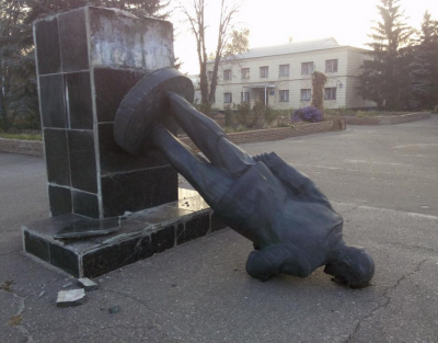 "Ленинопад" в Украине: за год свержены более полтысячи памятников