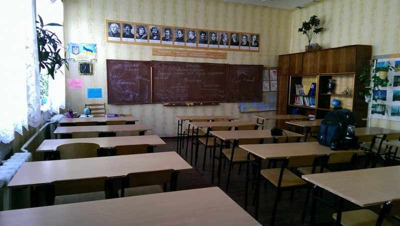 В Луганск террористы завезли партию российских учебников