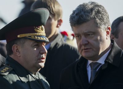 Порошенко собрал силовиков на совещание: никаких оснований для паники