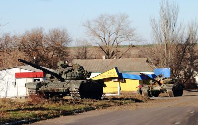 Российские танки в захваченном боевиками Новоазовске Российские танки в захваченном боевиками Новоазовске
