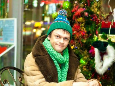 Виталька стал Гарри Поттером и презентовал дебютный клип "Мама, я хочу елочку"