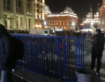 На Манежной площади Москвы может пройти митинг, появились заграждения - СМИ