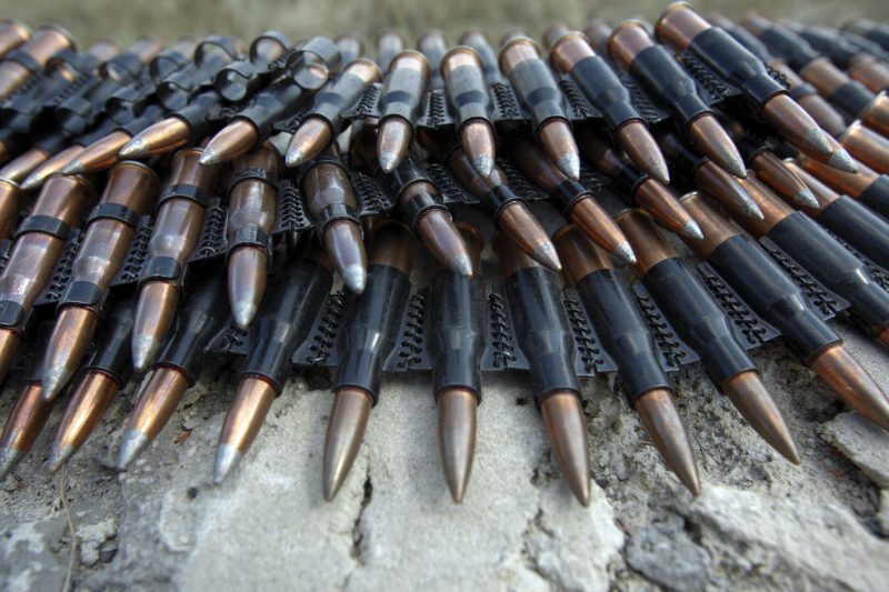 Под аэропортом Донецка ранен журналист, а Турчинов попал под обстрел - СМИ