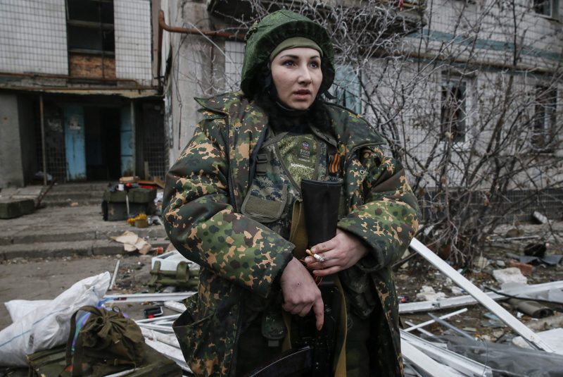 Боевики сколачивают "армию" ДНР: мобилизуют безработных, зеленых ребят и женщин