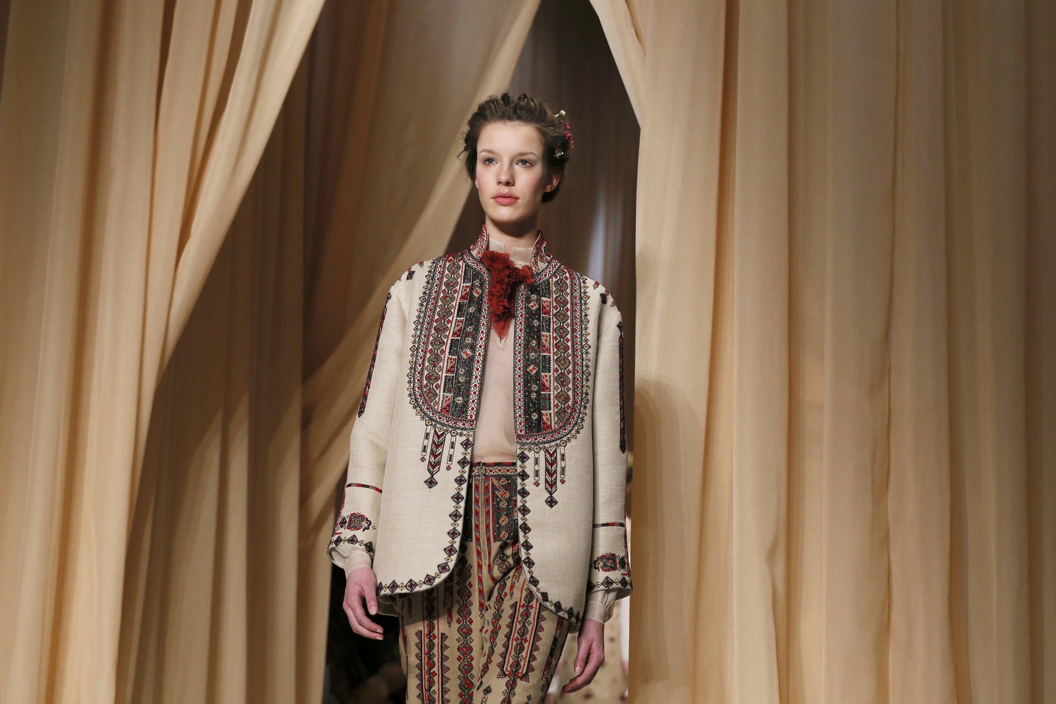 100 лет украинской моды. Коллекции дизайнеров с украинских цветовых. Современная национальная одежда. Bbc fashion. Мода в украине.