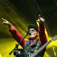 Месть за позицию: в России отменили все концерты группы Мумий Тролль