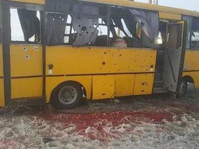 Обстрелянный боевиками автобус под Волновахой Обстрелянный боевиками автобус под Волновахой