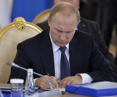 Падение цен на нефть и санкции сделали Путина еще опаснее – западные СМИ