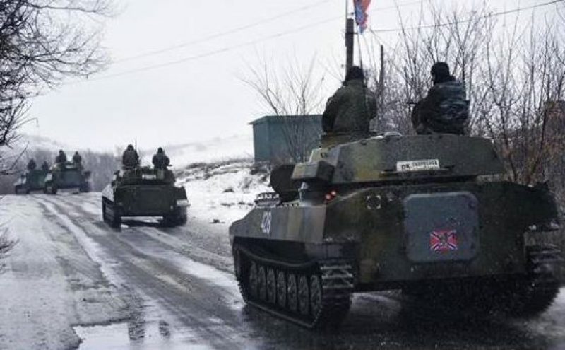 Боевики стягивают артиллерию и бронетехнику к Марьинке, прячут танки под аэропортом Донецка