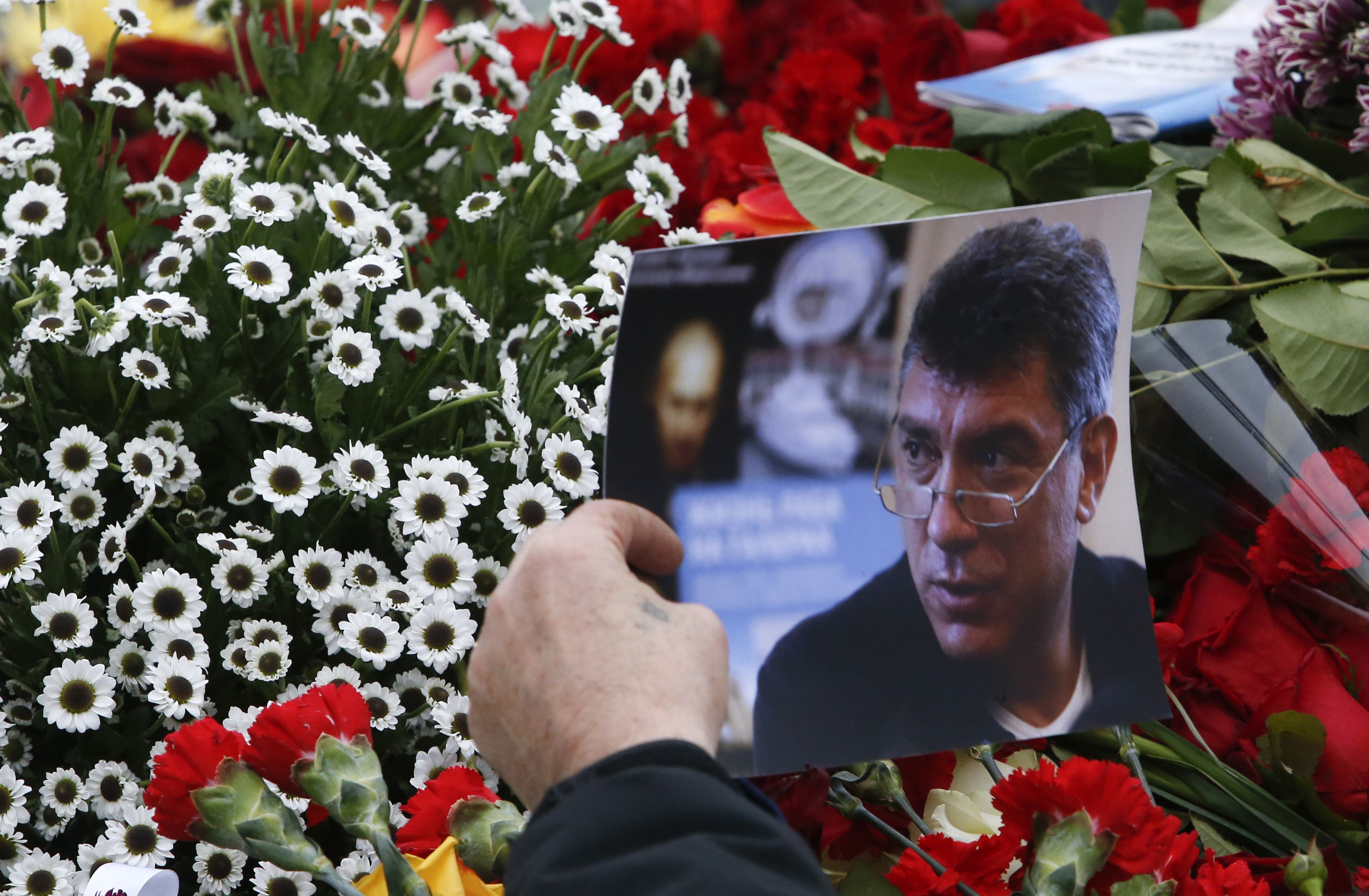 Фото с места гибели Немцова