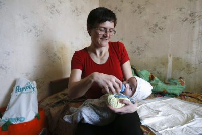Светлана Давыдова с двухмесячной дочерью Кассандрой