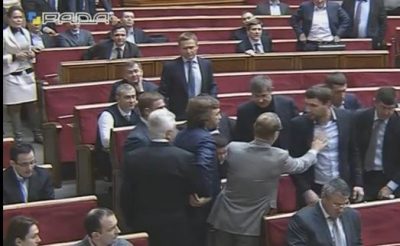 Парасюк о потасовке с Литвином: сидел бы молча, как крыса - его родня сдала Украину