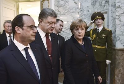 Меркель, Порошенко и Олланд на переговорах в Минске Меркель, Порошенко и Олланд на переговорах в Минске