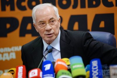 Азаров создает "правительство в изгнании" и нашел замену Порошенко