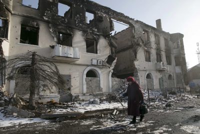 Обстрелянный дом в Донецке, иллюстрация Обстрелянный дом в Донецке, иллюстрация