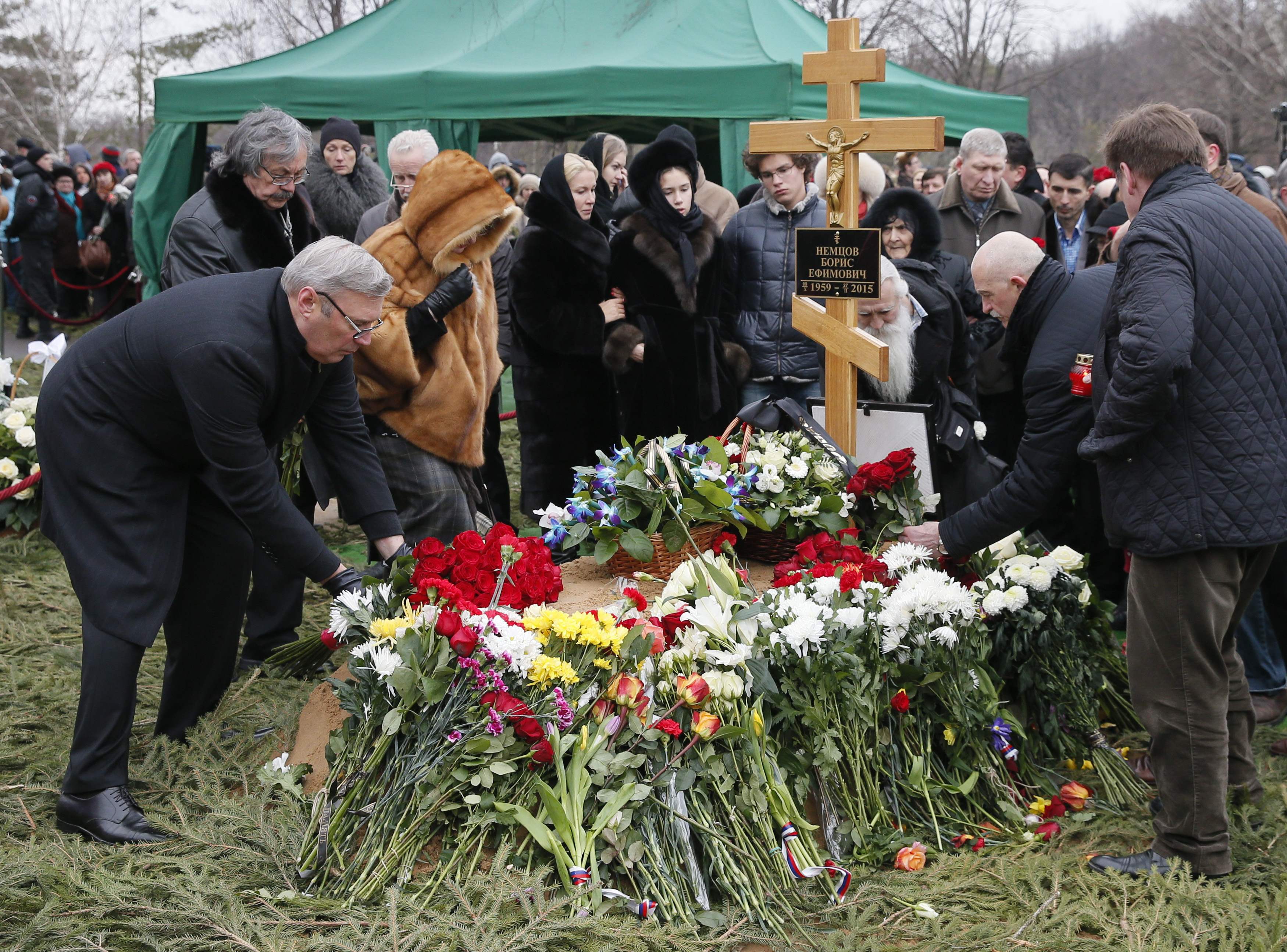 Троекуровское кладбище в Москве могила Бориса. Немцова