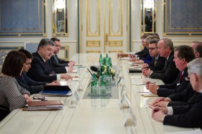 Украина - в состоянии войны против варварской агрессии - Порошенко