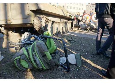 ДТП в Константиновке: броневик сбил маму с детьми - один ребенок погиб