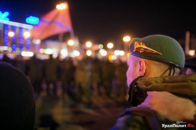 Проводы наемников в Екатеринбурге на Донбасс, иллюстрация Проводы наемников в Екатеринбурге на Донбасс, иллюстрация