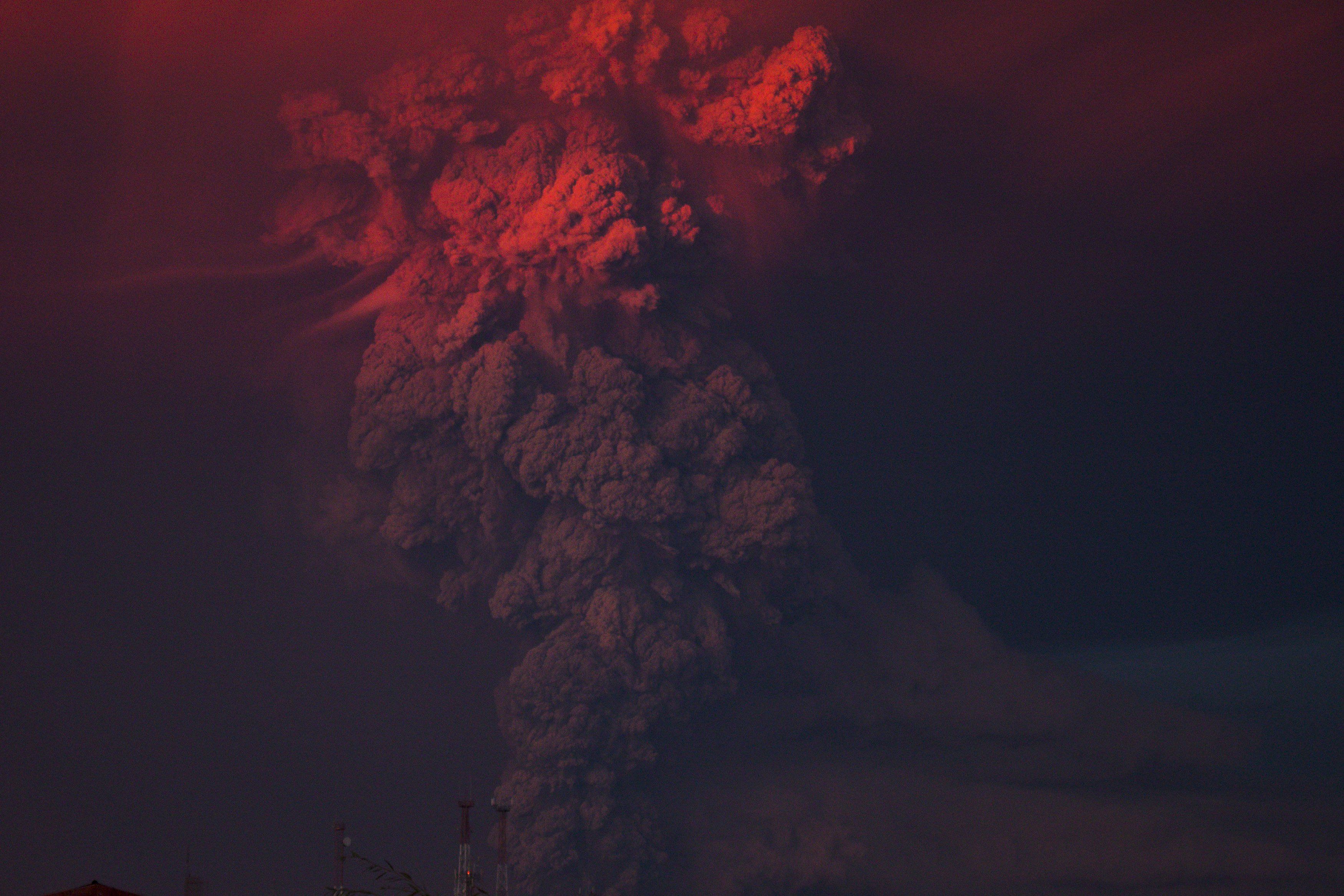 Словно пепел сгораю кавер. Извержение вулкана Кальбуко. Извержение вулкана Кальбуко. Чили. Calbuco Volcano.. Eruption 2015. Пепел и дым.