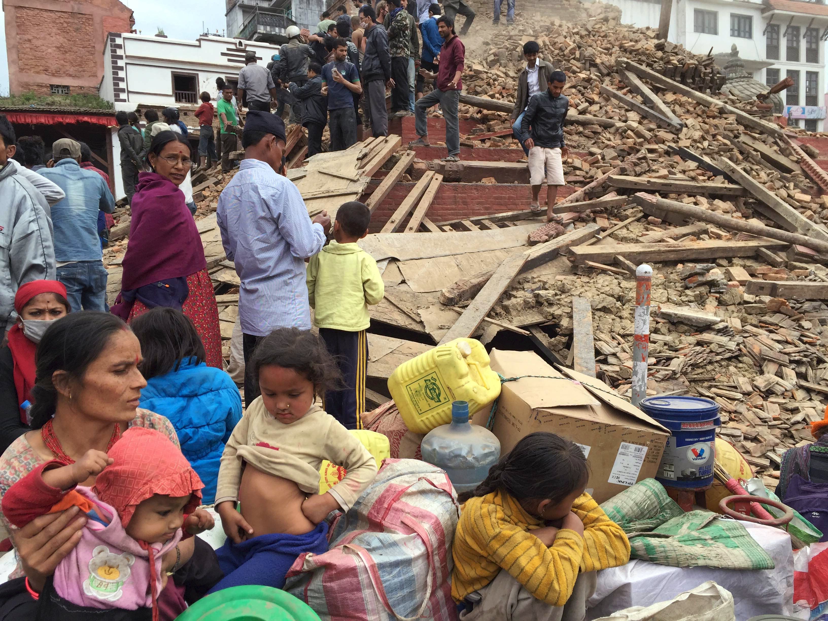 Землетрясение 8 апреля. Землетрясение в Непале 25.04.2015. Катманду землетрясение 2015. Непал 2015 землетрясение 25 апреля. Непал, 25 апреля 2015 года: 8000 погибших.