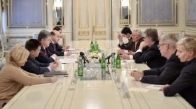 Украине нужна поддержка миротворцев ООН, чтобы остановить агрессора - Порошенко