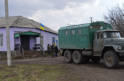 Флаг Украины в центре села Катериновка Флаг Украины в центре села Катериновка