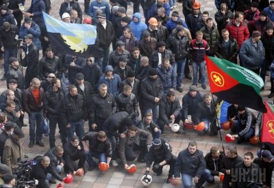 Шахтеры перекрыли Крещатик, поставили палатки и дрались под Минэнерго: опубликованы фото