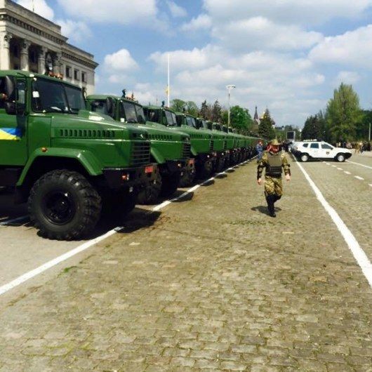 В Одессе коммунисты митинговали, а силовики проводили парад бронетехники: опубликованы фото