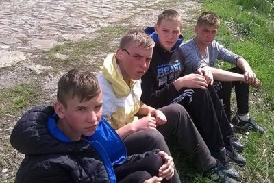 Под Счастьем боевики используют подростков для разминирования Под Счастьем боевики используют подростков для разминирования