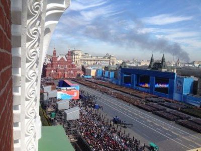 В Москве бушует сильный пожар, дым виден над Красной площадью: опубликованы фото и виде