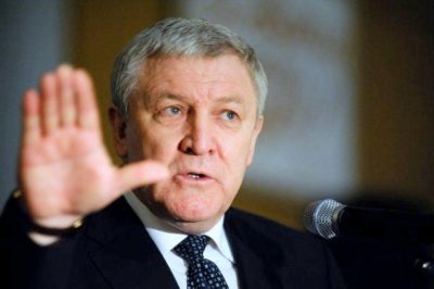 Генпрокуратура сообщила экс-министру обороны о подозрении