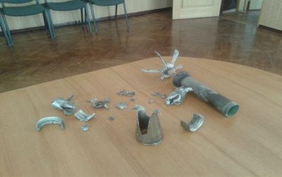 Осколки боеприпасов после обстрела Станицы Луганской Осколки боеприпасов после обстрела Станицы Луганской