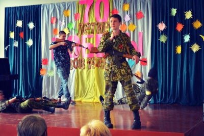 Дети в школах Донецка играют в войну Дети в школах Донецка играют в войну