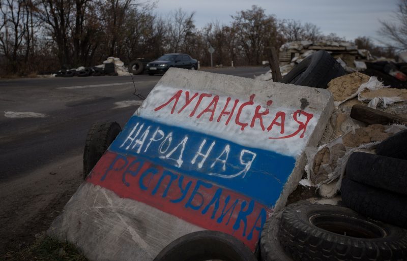 Реалии ЛНР: "министр" боевиков крадет гуманитарные лекарства фурами