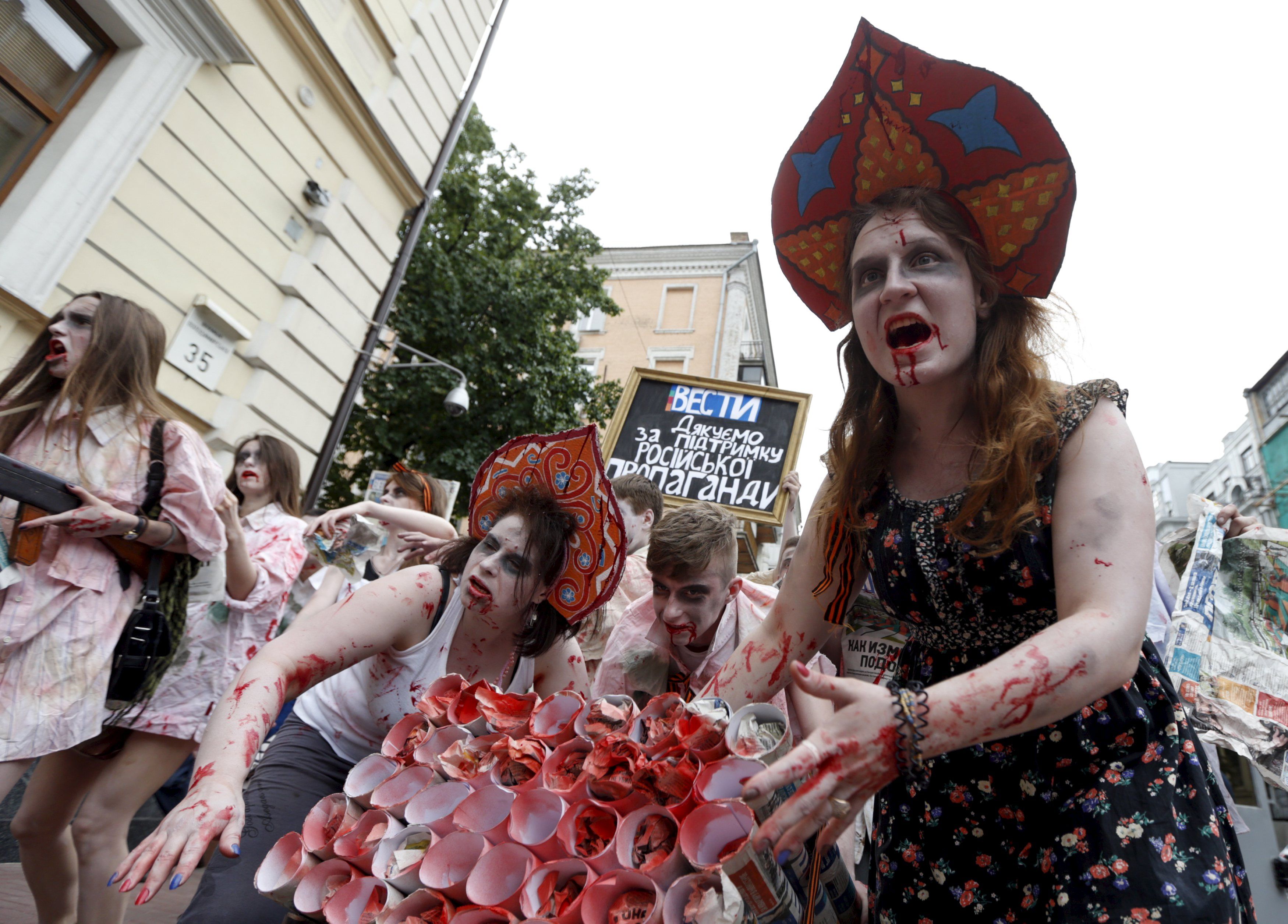 В Киеве кровавые &quot;зомби&quot; провели марш против пропаганды РФ, опубликованы фото