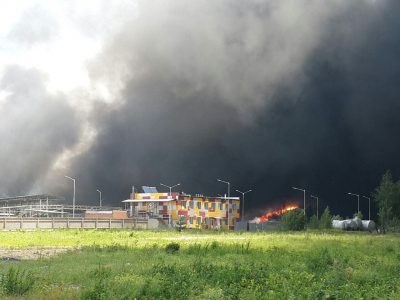 Спасатели рассказали последние новости о пожаре под Киевом