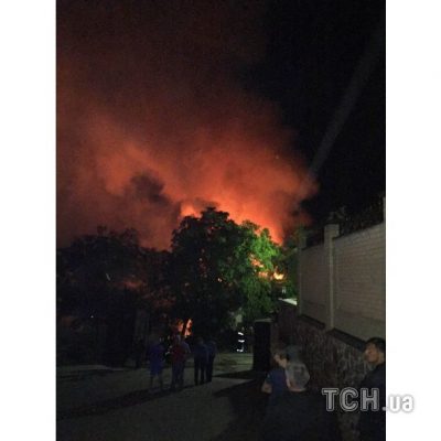 Киев снова в огне: горел дом в элитном районе, опубликованы фото