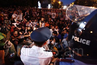 Митинг в Ереване, иллюстрация Митинг в Ереване, иллюстрация