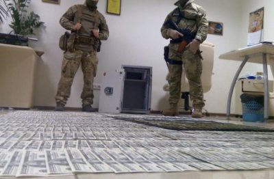 Изъятые деньги при обыске у прокуроров Изъятые деньги при обыске у прокуроров