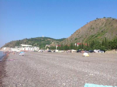 "Крымнаш": сегодняшние фото из оккупированного курорта Рыбачье, низкие цены и пустые пляжи