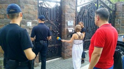 Охранник роскошной вилы на Трухановом острове обматерил полицию: пишите письма