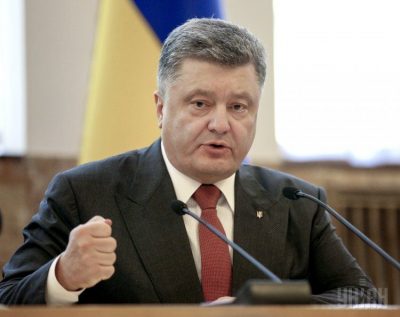 Порошенко считает, что незаконно вооруженных людей нужно приравнять к террористам