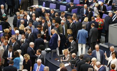Немецкий парламент одобрил финансовую помощь Греции. Немецкий парламент одобрил финансовую помощь Греции.