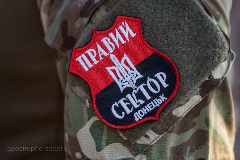 "Правый сектор" требует от Матиоса извинений: назвал добровольцев вооруженными бандитами