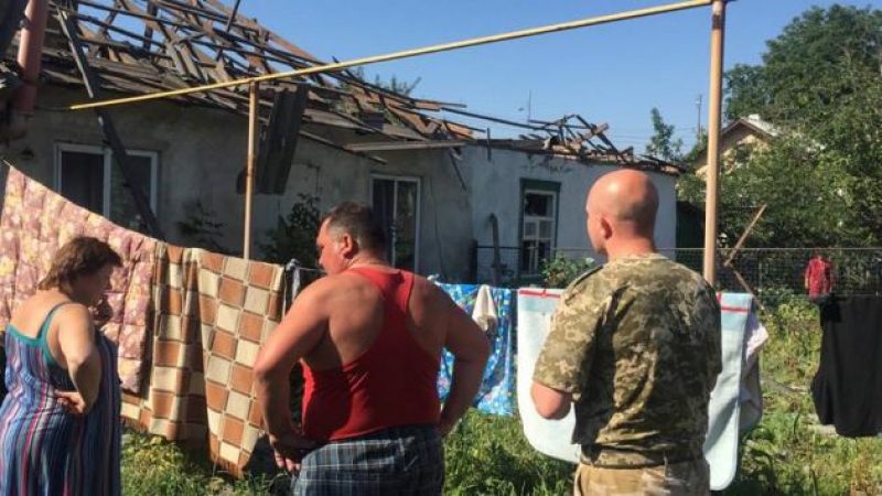 Оккупированная Луганщина под мощным обстрелом боевиков: ранены наш солдат и местный житель