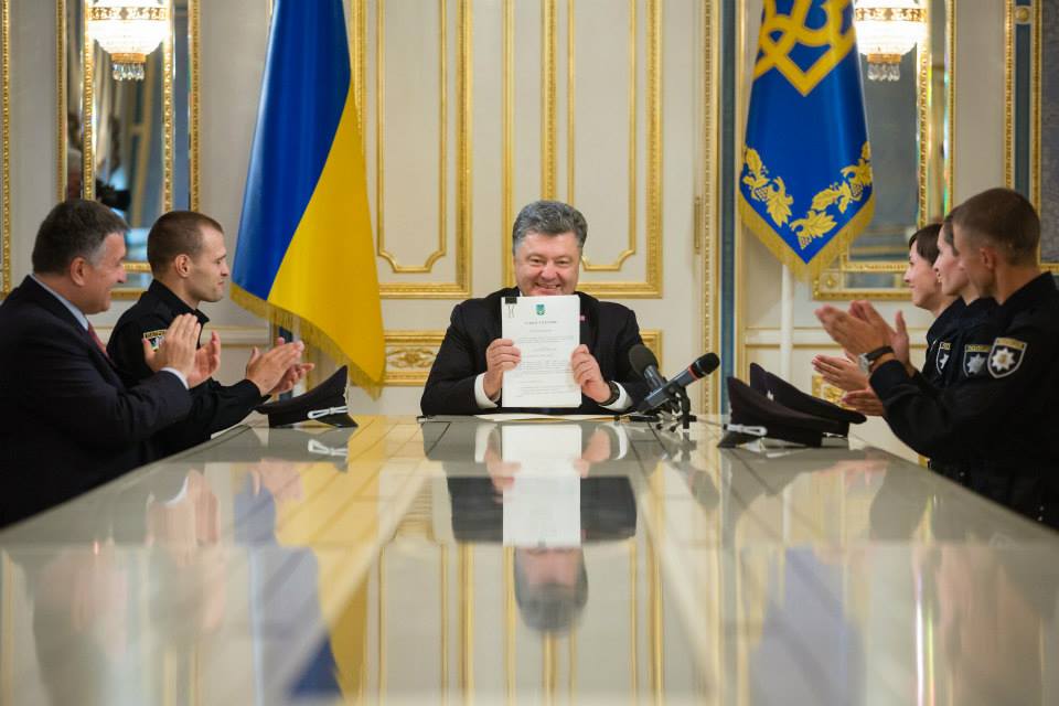 Порошенко подписал закон о безопасности дорожного движения