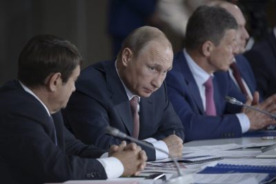 Турист на полуострове: зачем Путин летал в Крым