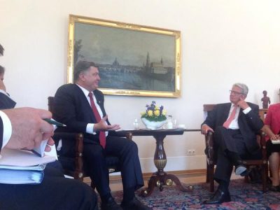 Порошенко прибыл в Германию и встретился с президентом Гауком: опубликованы фото